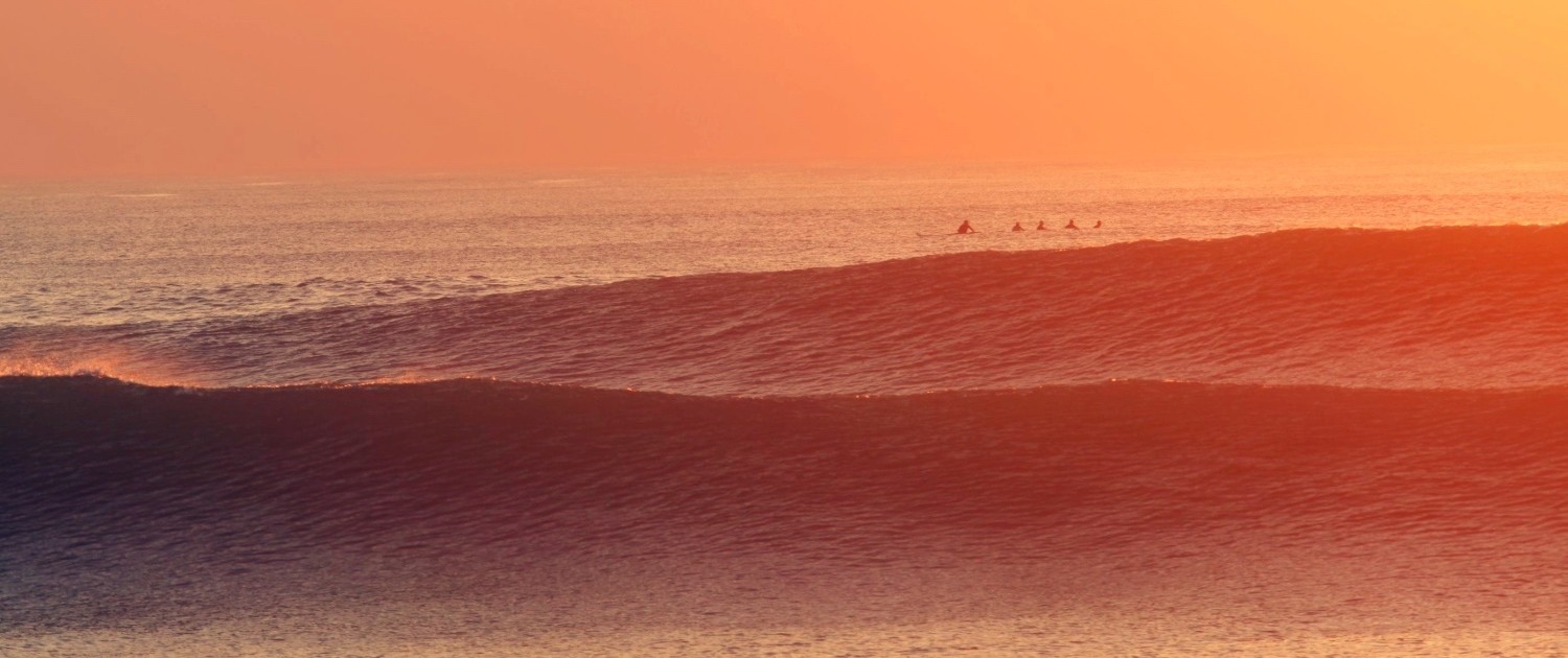 white waves post