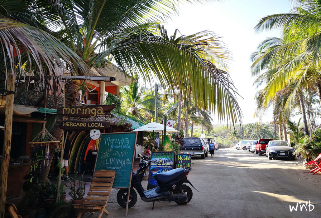 Surfing_in_Puerto_Escondido_Street